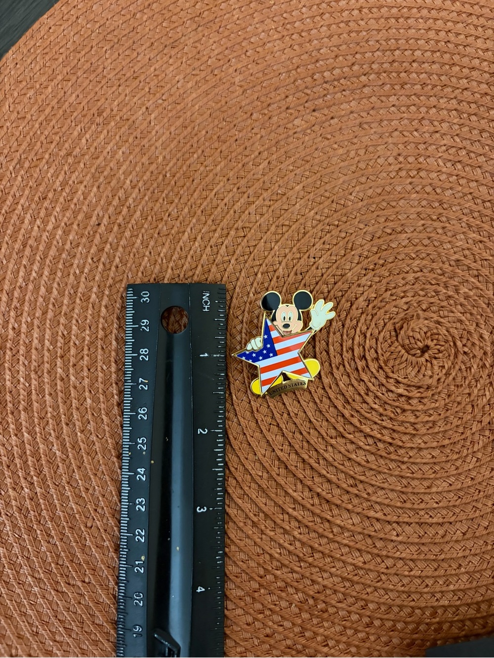 Mickey Mouse USA Flag Star Enamel Pin - Gold Tone - Picture 4 of 4